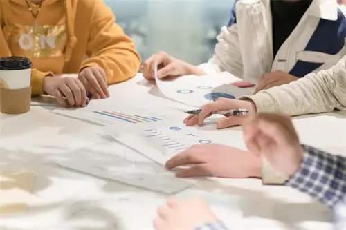 企业怎么上市海报图